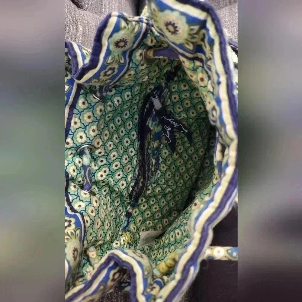 Vera Bradley drawstring bucket bag 12x13 with pockets crossbody shoulder bag - Picture 2 of 8